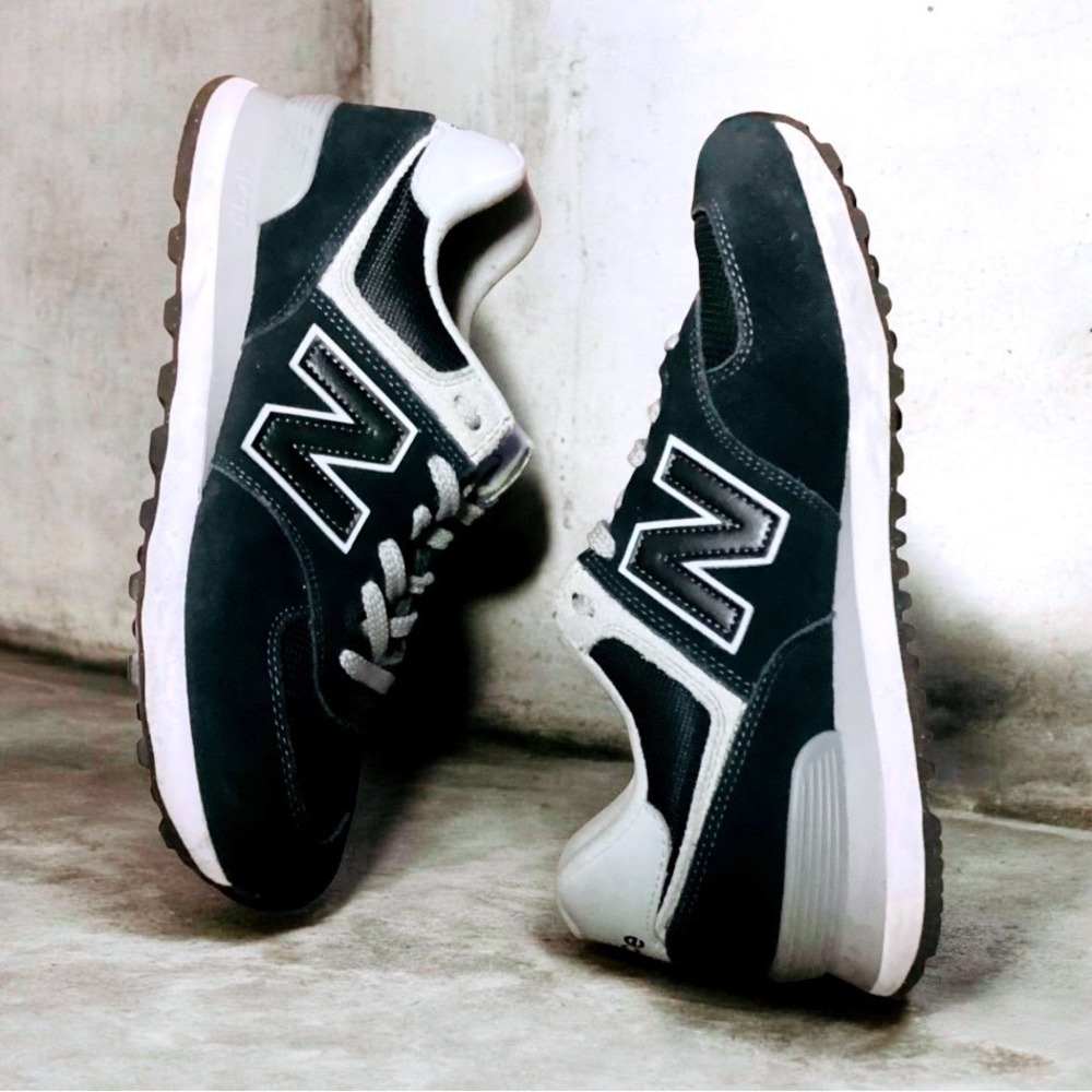 New Balance 574 Classic Womens Black Grey Suede Sneakers WL574EVB Size 10 US W